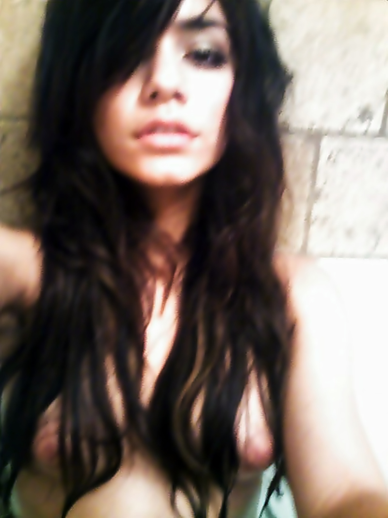 Vanessa Hudgens –  old nude leaked photos. (2007-2011)