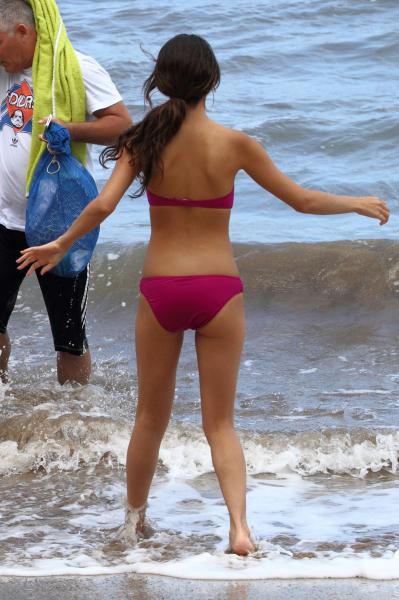 Selena Gomez bikini pictures