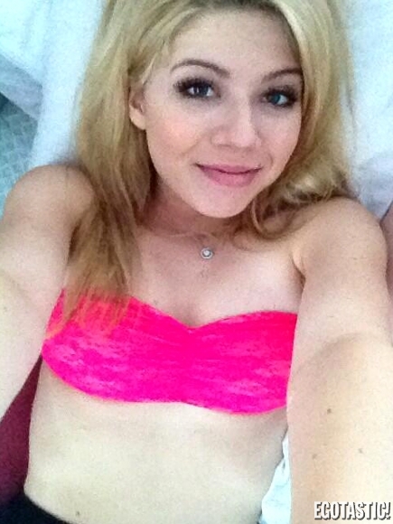 Sexy selfies of Jennette McCurdy