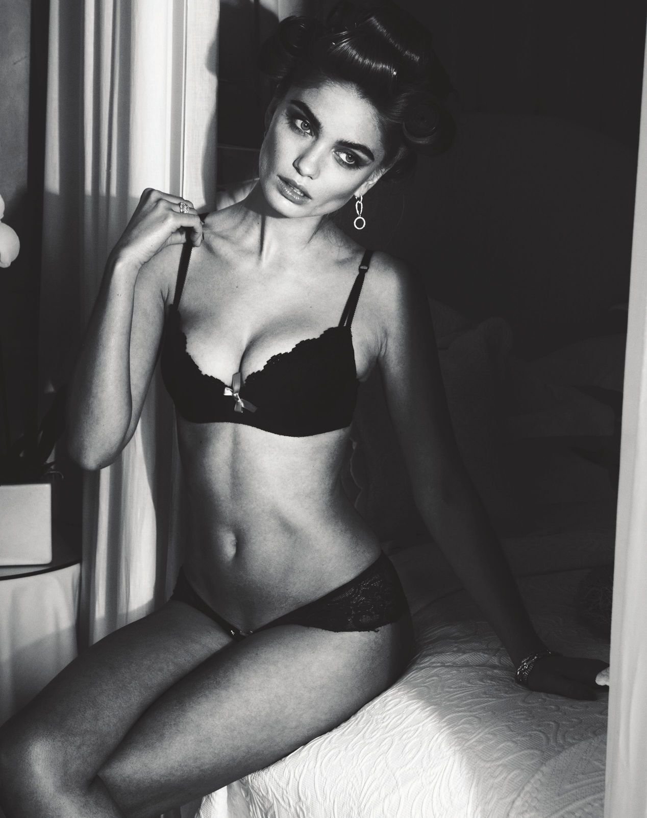 Natalie Morris topless photoset