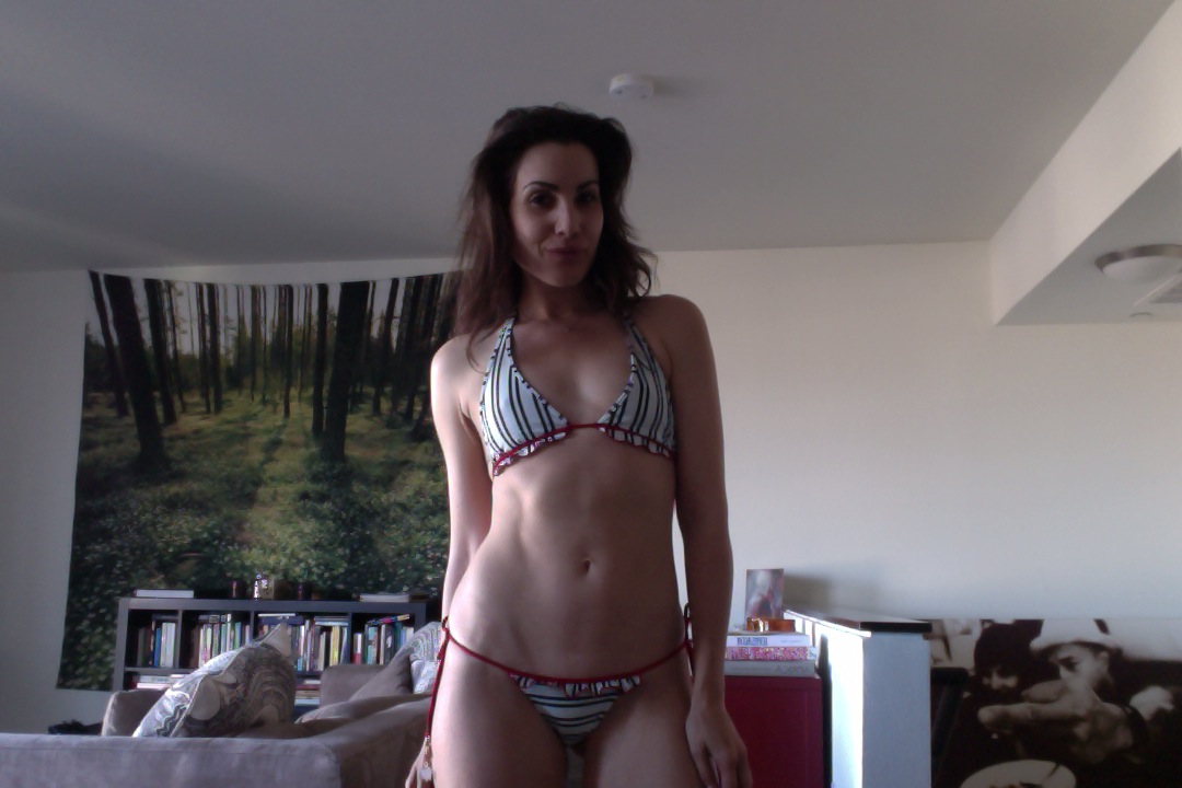 Carly Pope’s sexy selfies
