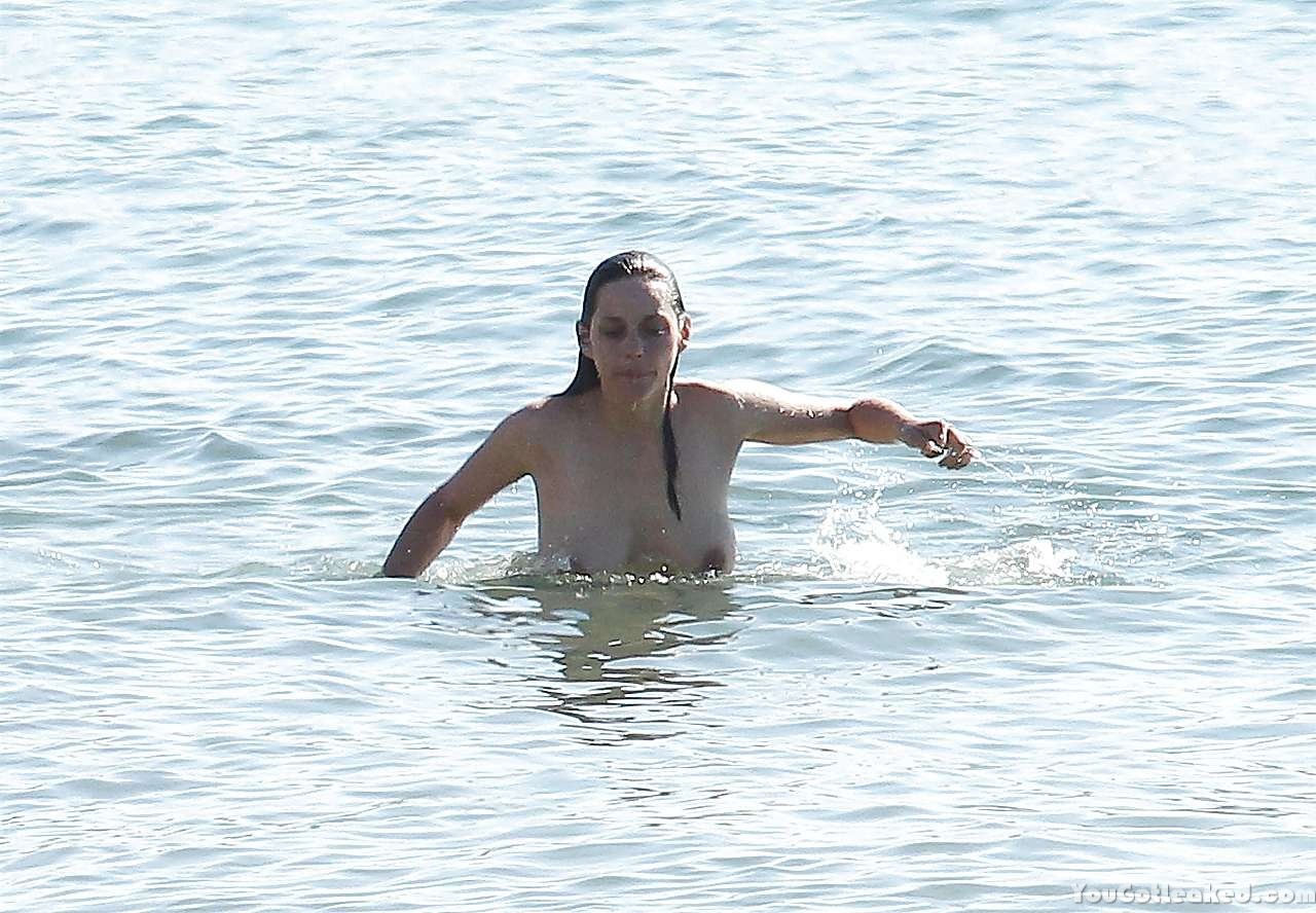 Marion Cotillard topless pics