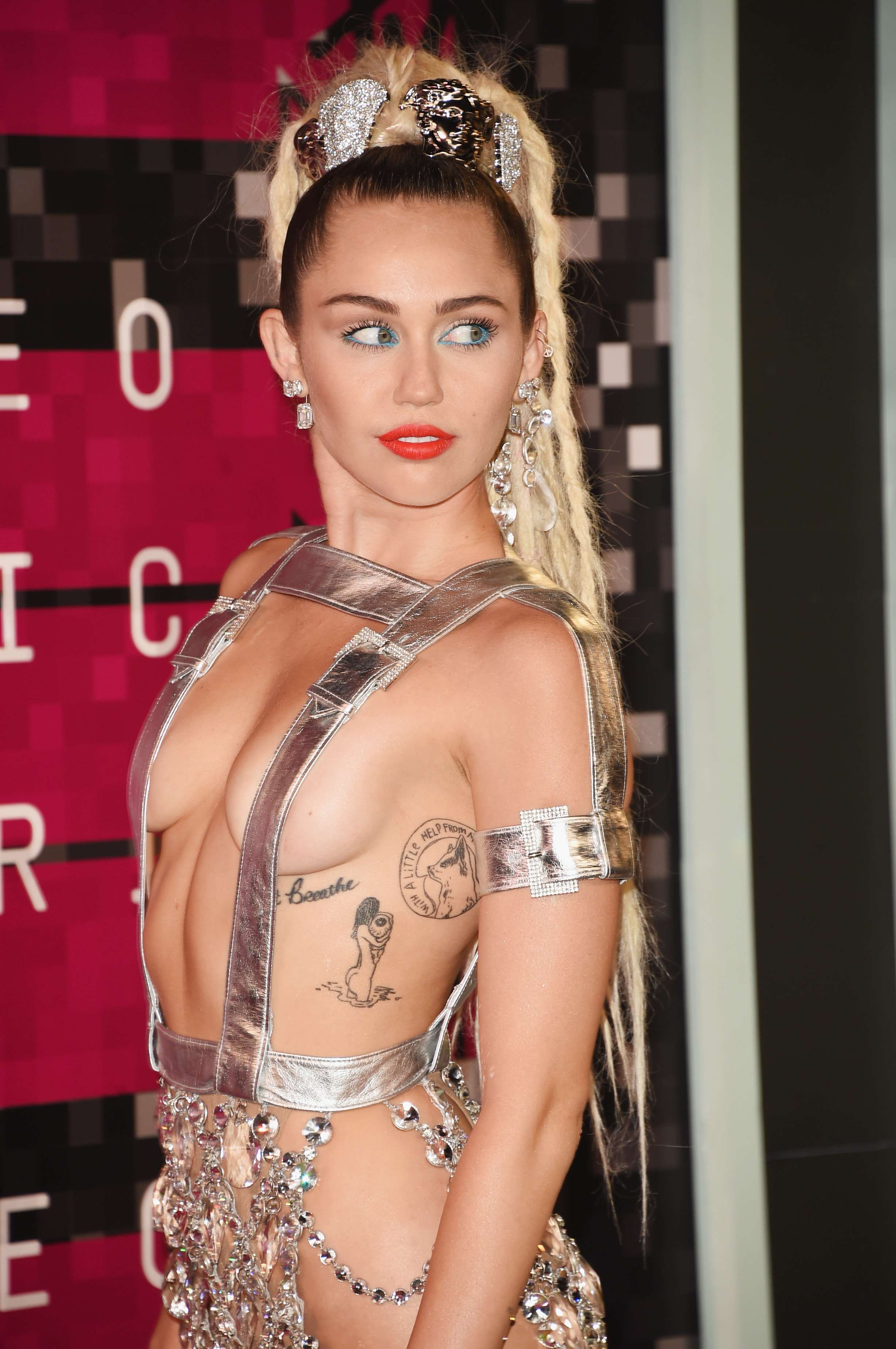Sexy pics of Miley Cyrus from MTV VMA 2015