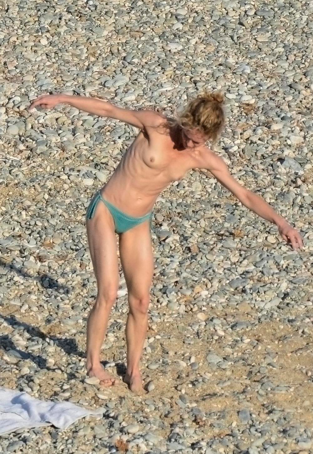 Topless pics of Vanessa Paradis