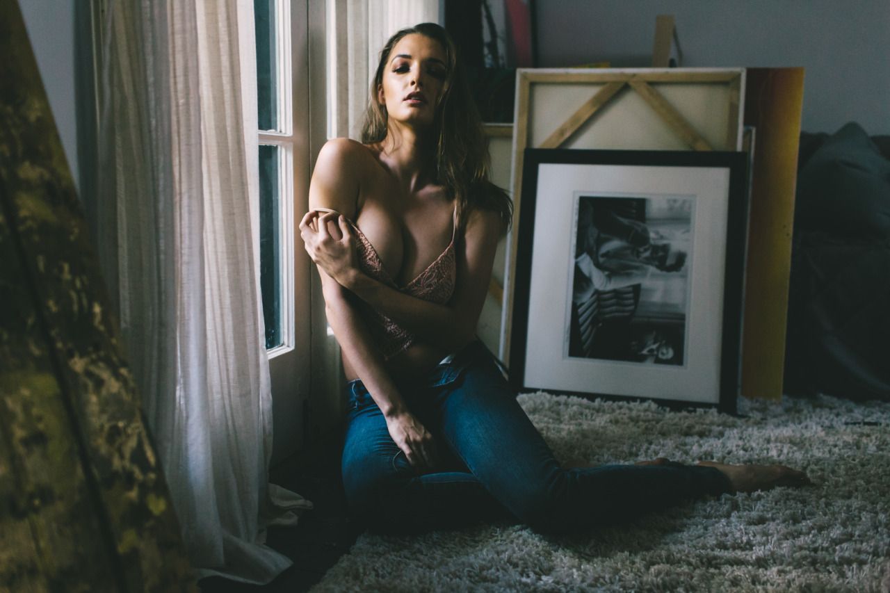 Alyssa Arce topless pics
