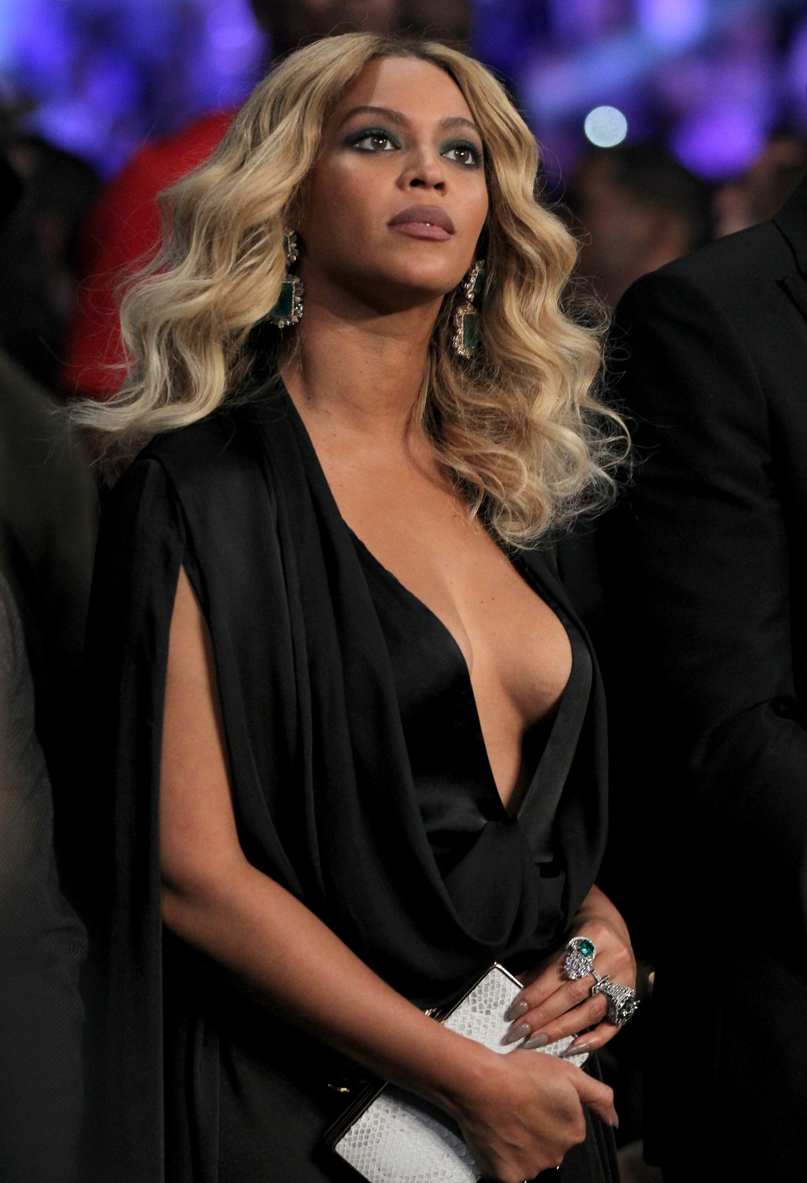 Beyonce braless pics