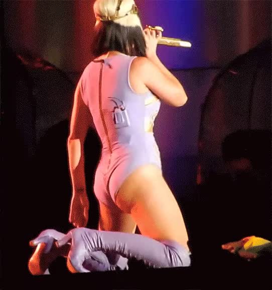 Katy Perry booty pics