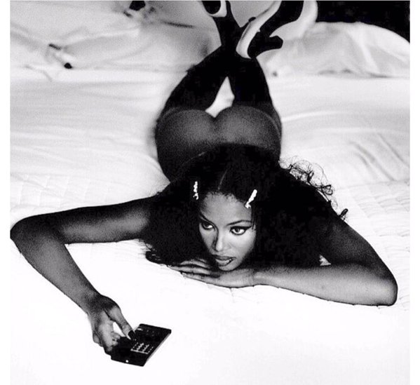Topless photos of Naomi Campbell
