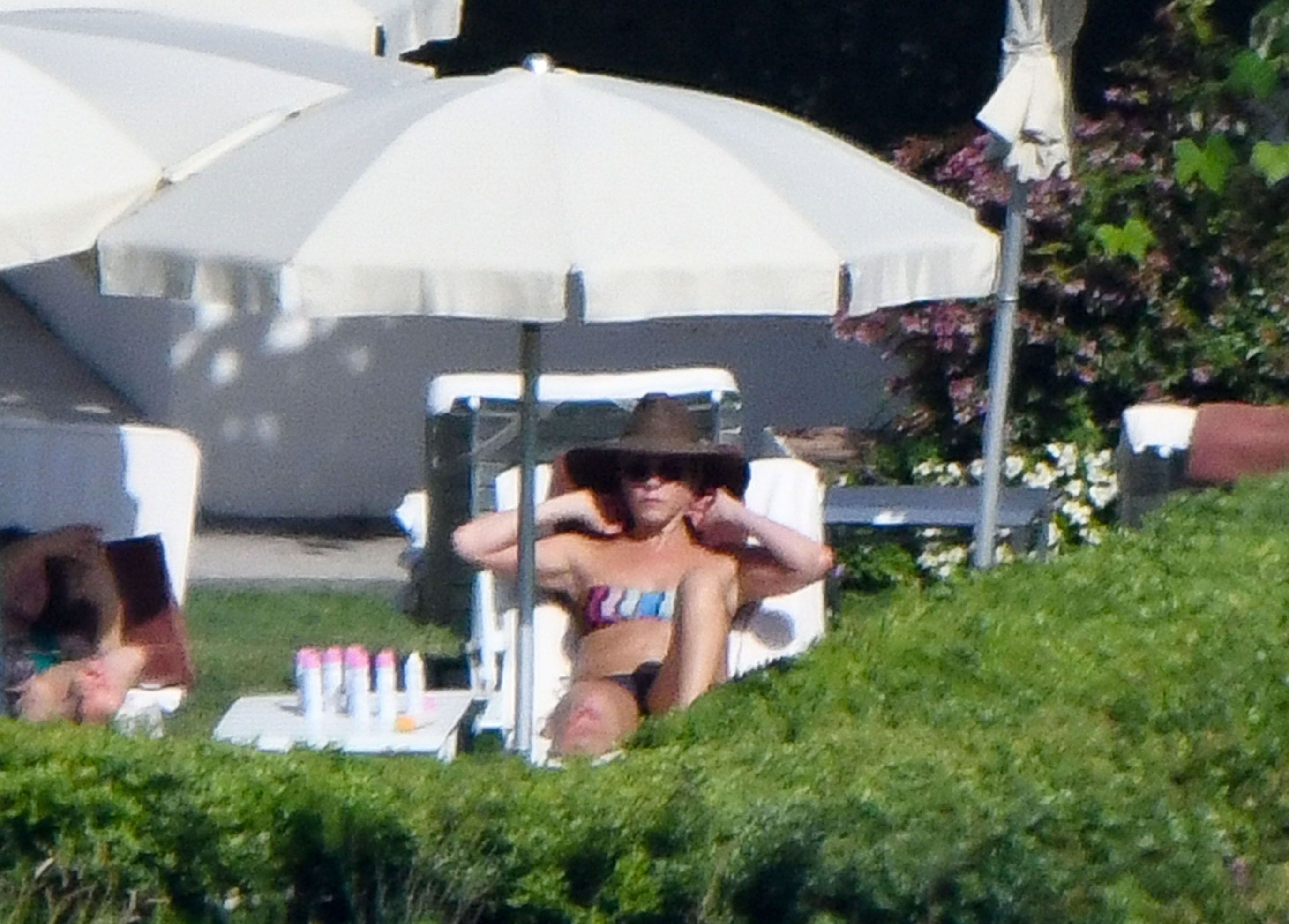 Jennifer Aniston Topless Photos