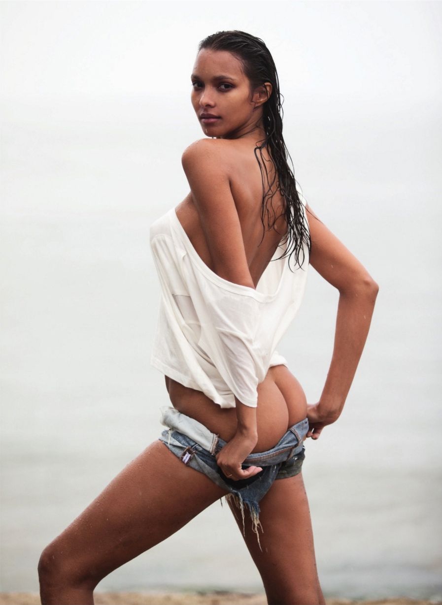 Topless Photos of Lais Ribeiro