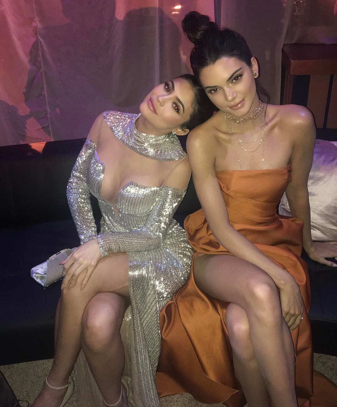 Sexy Photos of Kylie Jenner &amp; Kendall Jenner