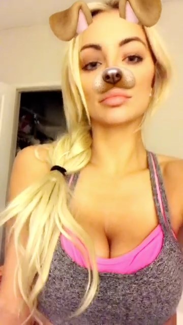 Fitness Diva Lindsey Pelas and Her Hottest Photos
