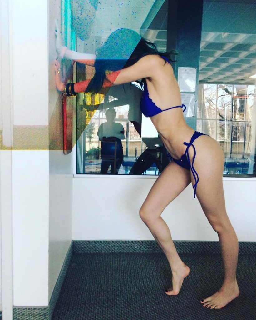 Bella Thorne Is Incredible In A Blue Bikini