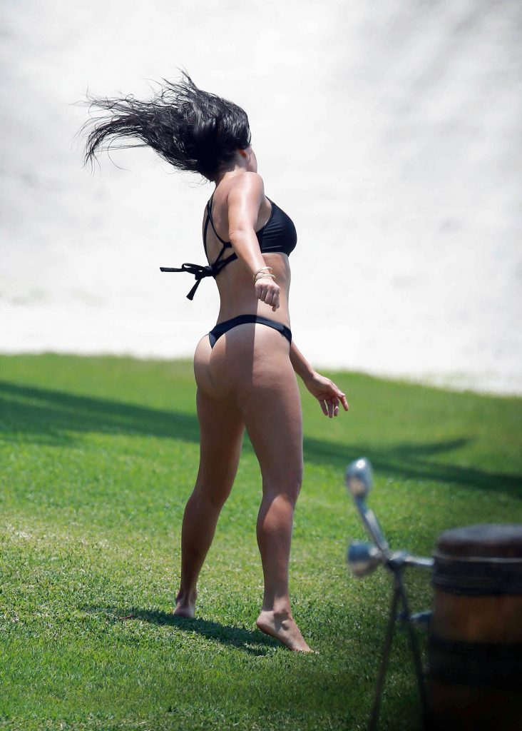 Kourtney Kardashian Makes This The Sexiest Siesta