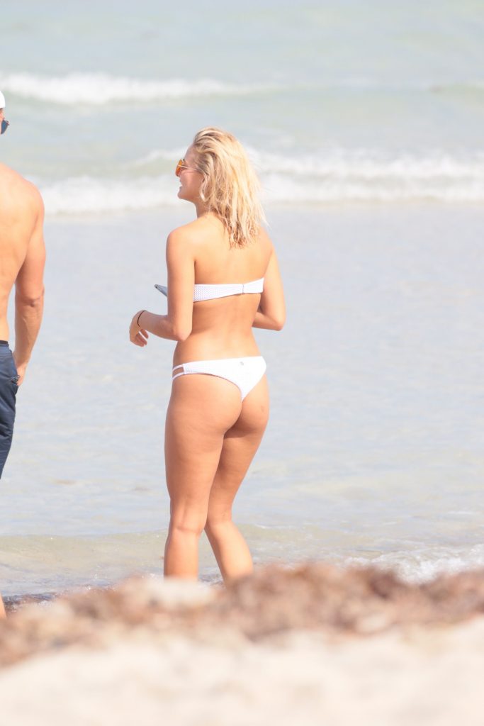 Selena Weber Shows That Tight Body On A Beach