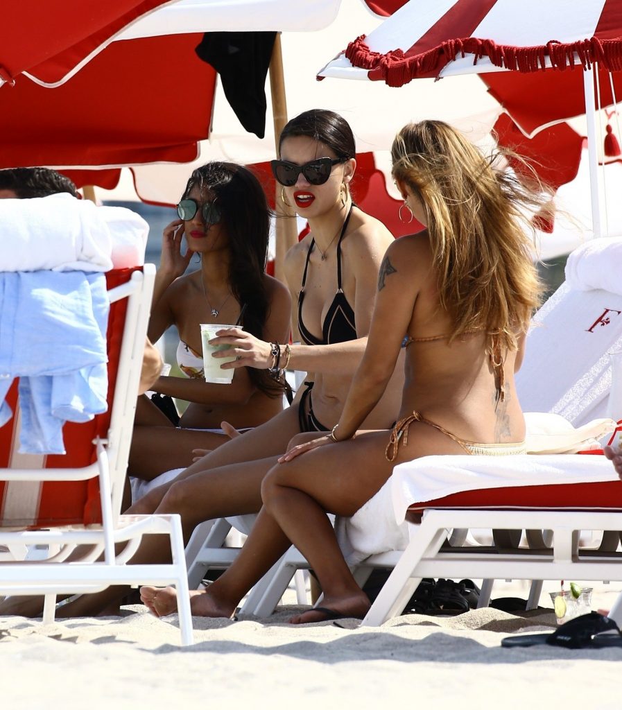 Adriana Lima &amp; Priyanka Chopra Are Great In Bikinis