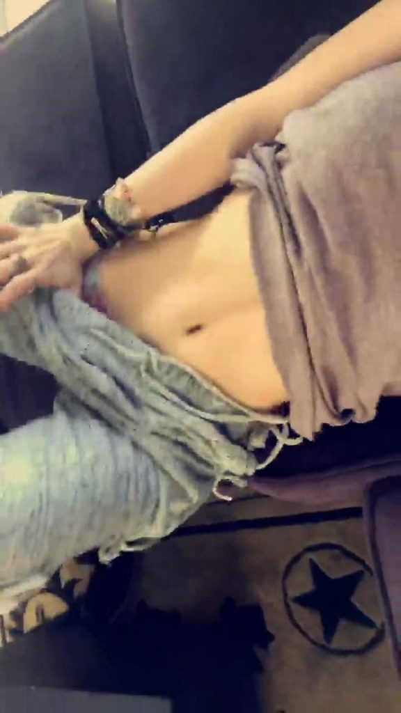 Bella Thorne Gets Down And Dirty