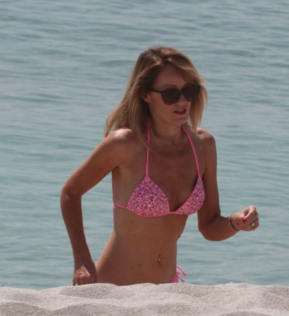 Hayley Roberts Is Pretty In A Pink Bikini