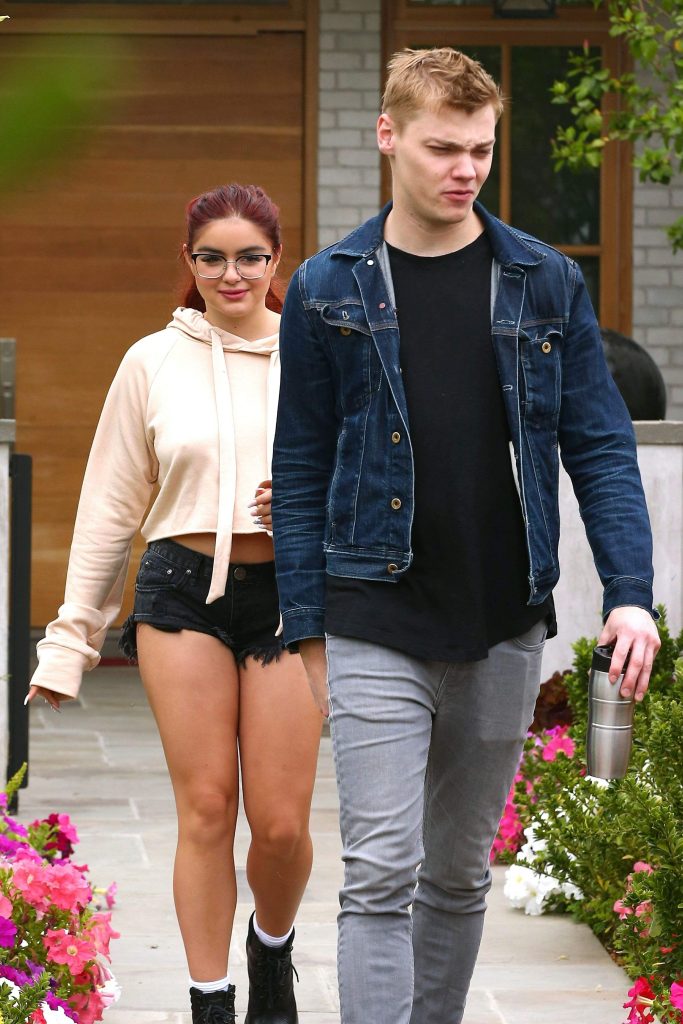 Ariel Winter With Her Thick Legs