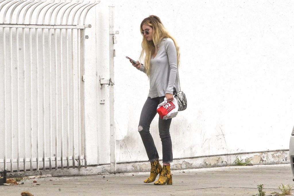 Bella Thorne At The Peak Of Her Hobo Chic