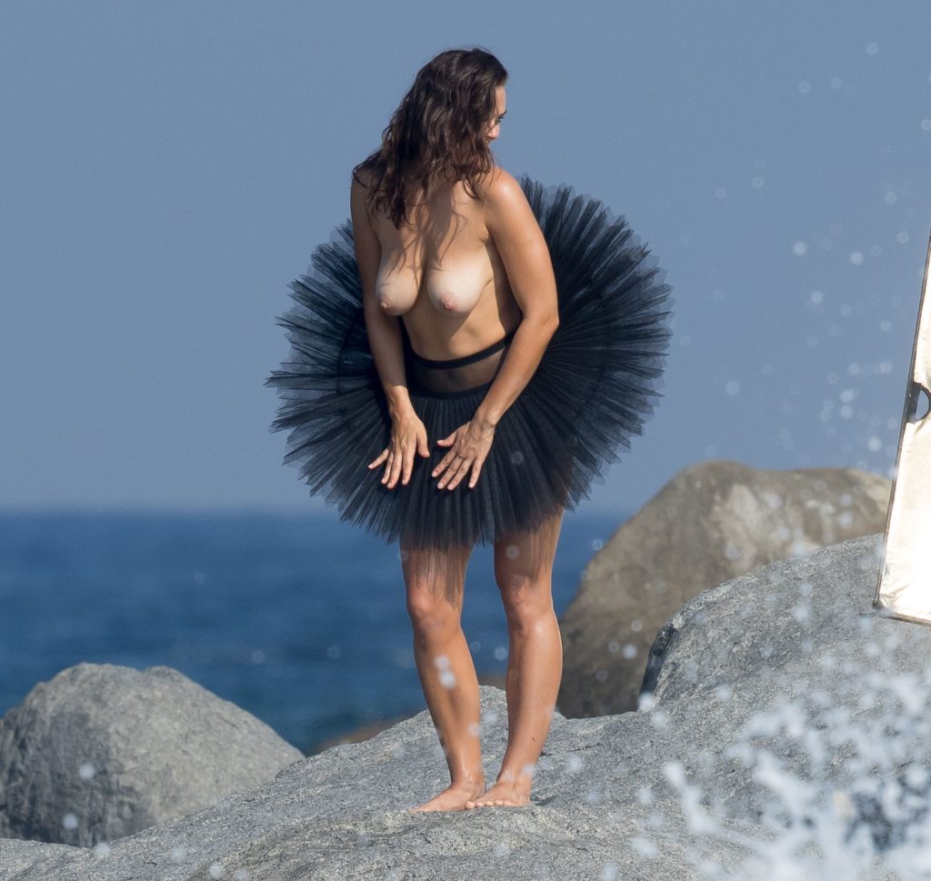 Myla Dalbesio Topless