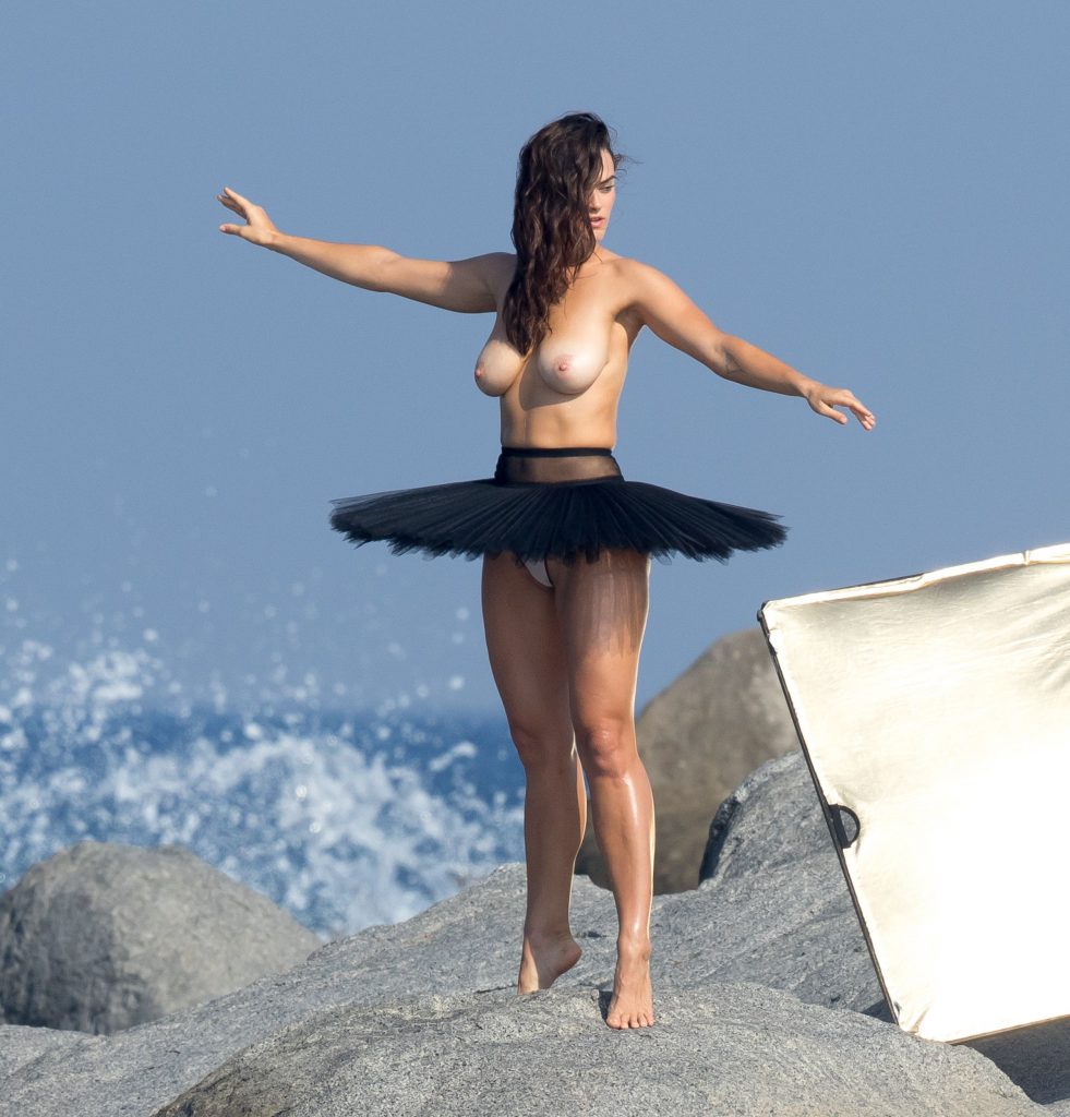 Myla Dalbesio Topless