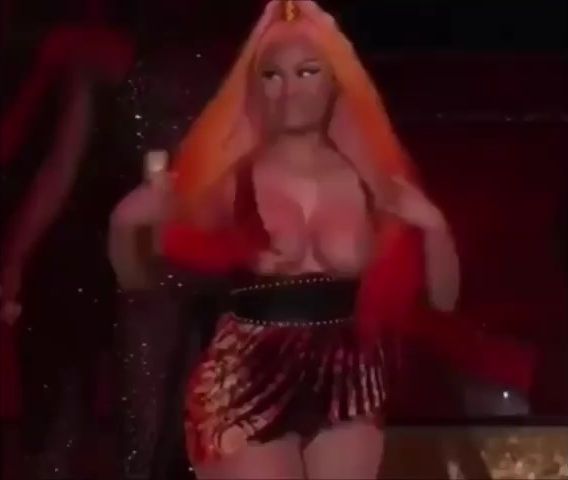 Nicki Minaj Nip Slip
