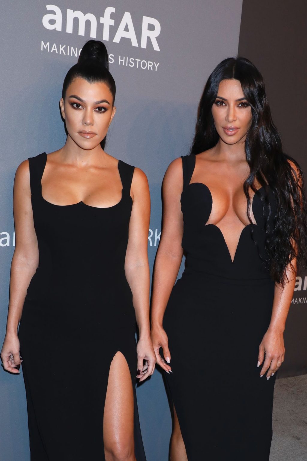 Kim Kardashian &amp; Kourtney Kardashian Cleavage