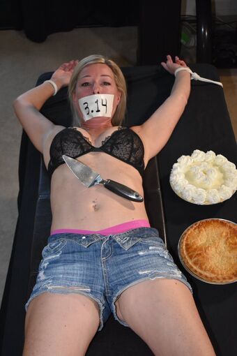 Amanda Kent Bound Nude Leaks OnlyFans Photo 4