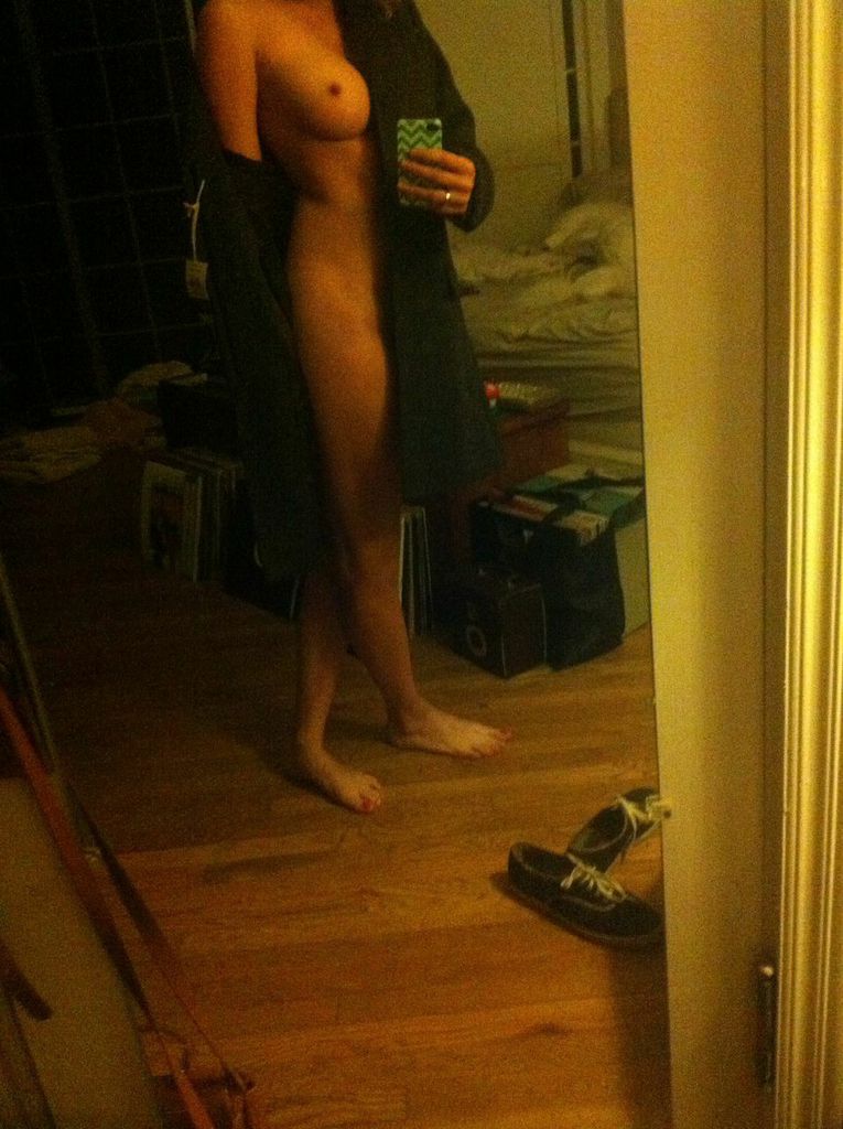 Brie Larson – nude photos.