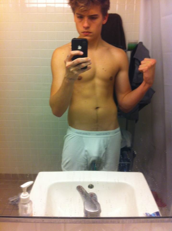 Dylan Sprouse Nude