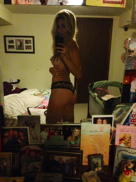 Nude Selfies of Lindsay Clubine