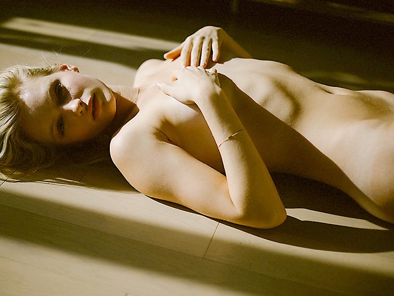 Naked pics of Isabella Farrel