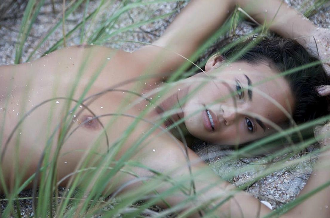 Naked photos of Chrissy Teigen