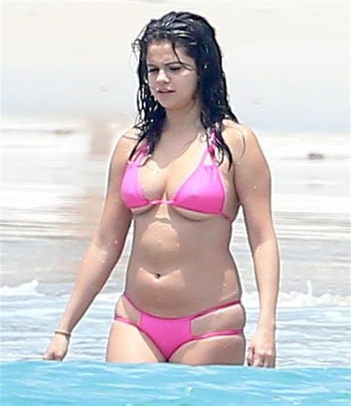 Selena Gomez beach photos