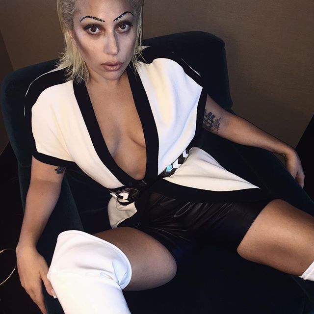 Lady Gaga Cleavage pics