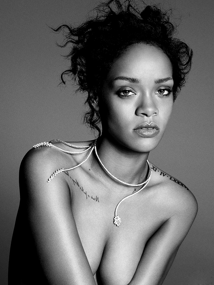 Rihanna Sexy pics