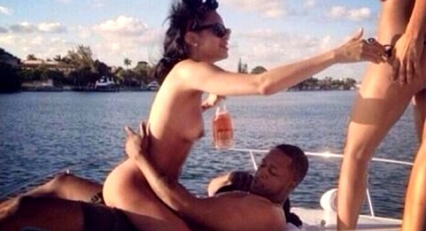 Rihanna leaked nude photo