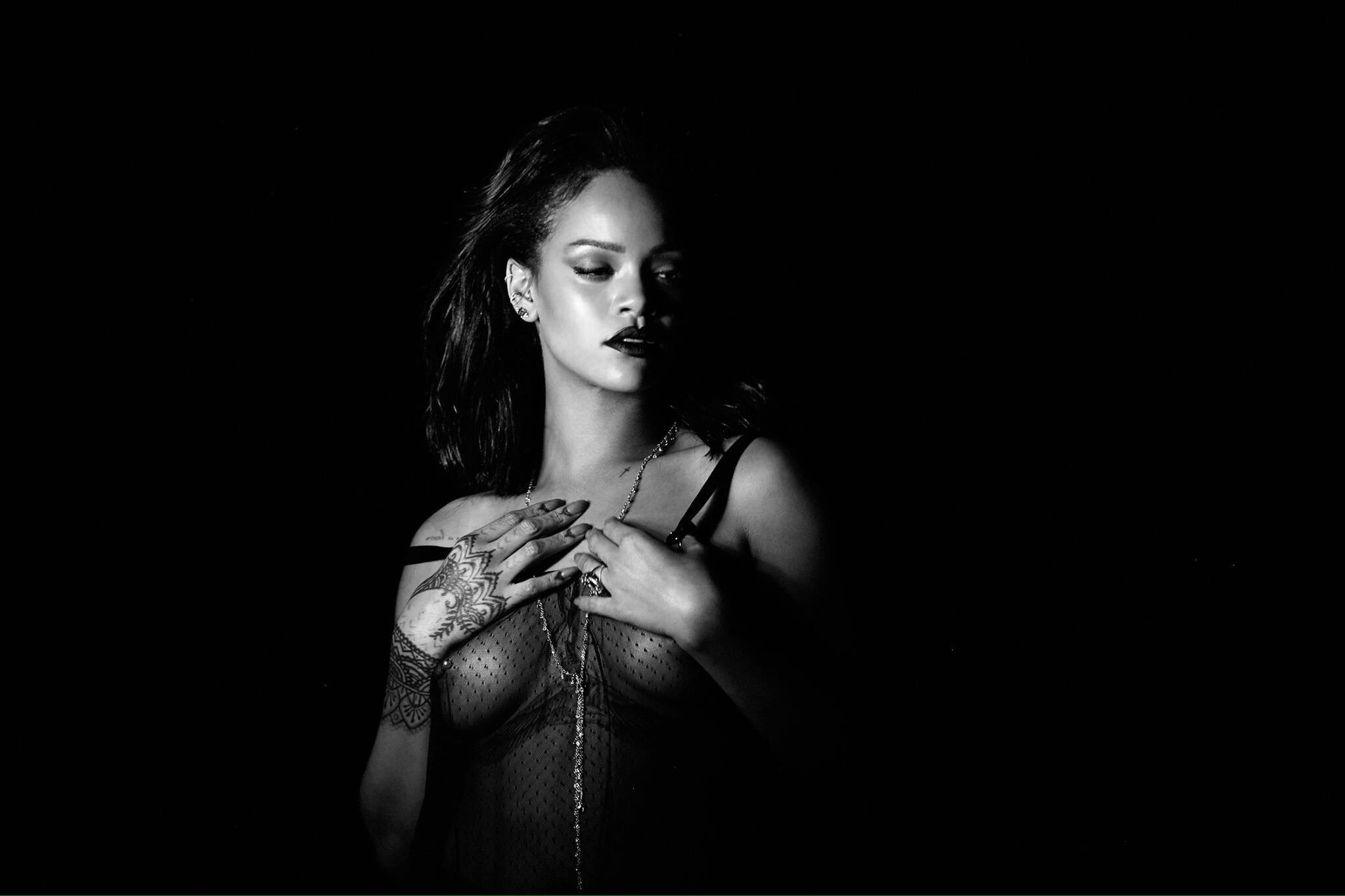 Topless Photos of Rihanna
