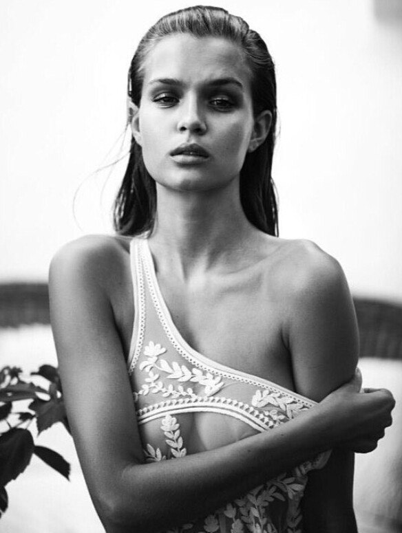 Sexy Photos of Josephine Skriver