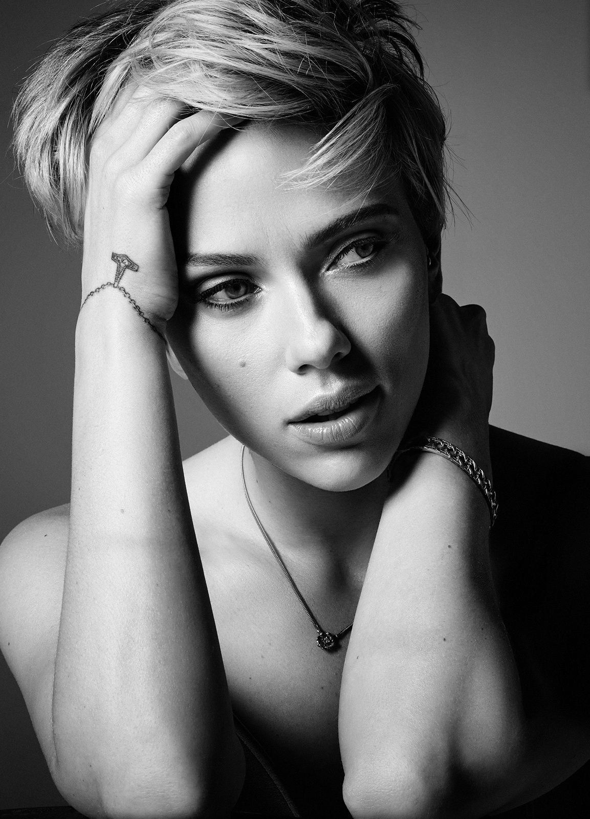 Sexy Photos of Scarlett Johansson
