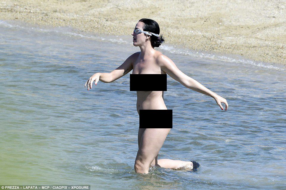 Katy Perry Caught By Paparazzi Relaxing In Bikini With 