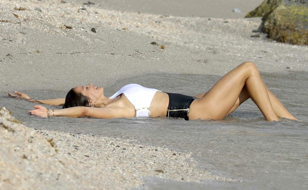 Brooke Burke Looks Banging on The Beach
