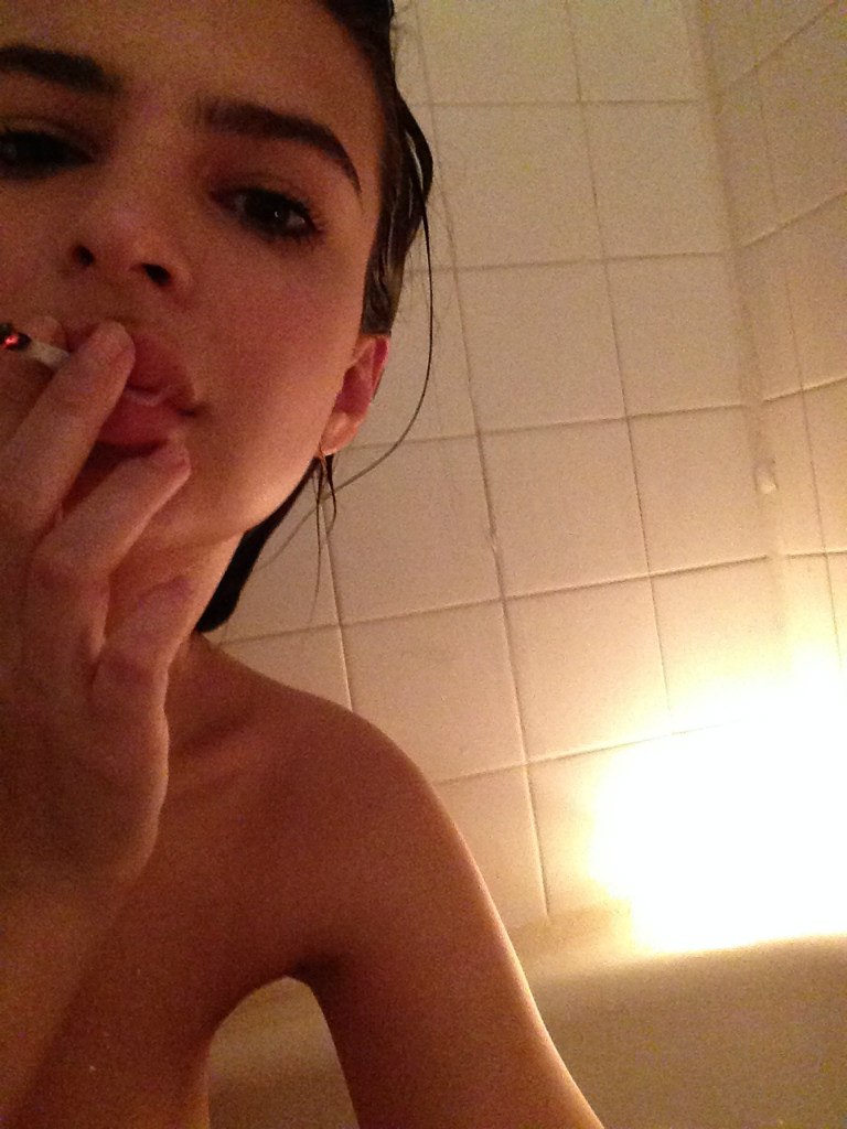 Sexy Emily Ratajkowski Leaked Photos