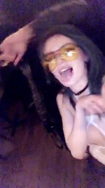 Bella Thorne Streaming Her Naked Tits