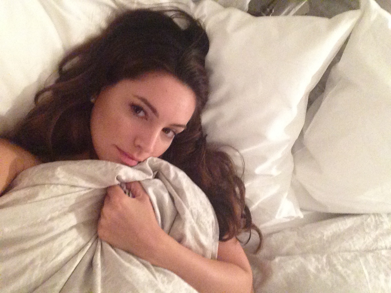 Kelly Brook’s Naked Body Looks Divine