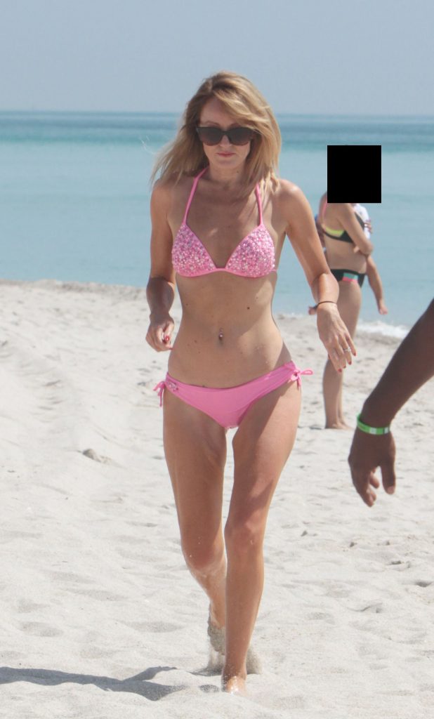 Hayley Roberts Is Pretty In A Pink Bikini