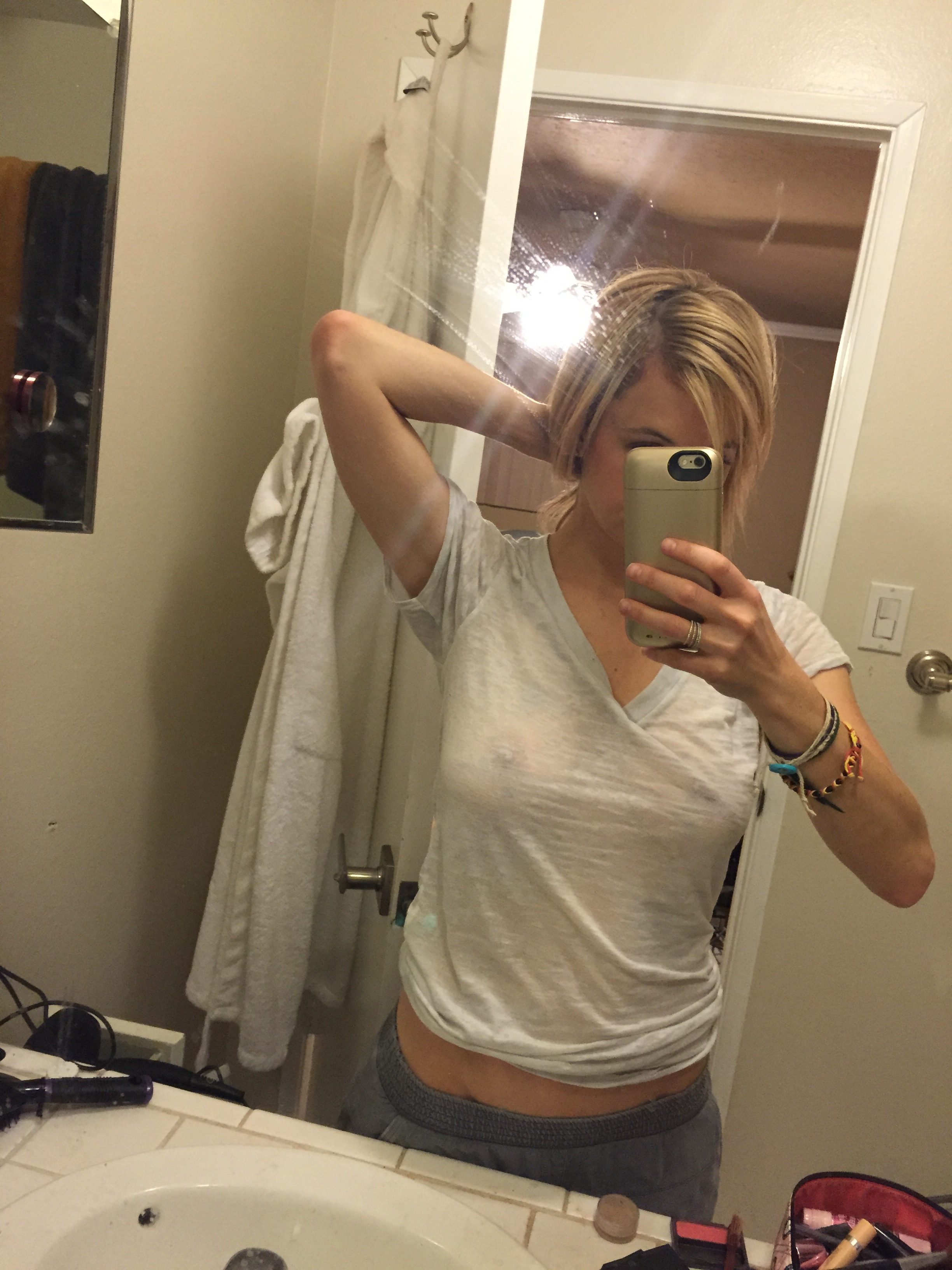 Iliza Shlesinger Showing Tits In The Latest Leaks